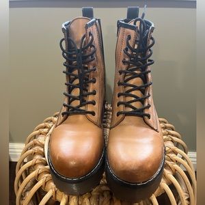 Roolee Elvis platform boot